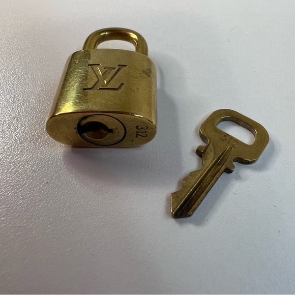 Authentic Louis Vuitton Lock and Key on Chain #312 - Picture 4 of 10